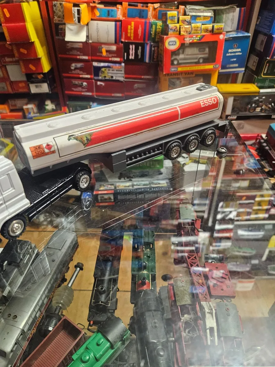 Corgi Esso Tanker - Image 2