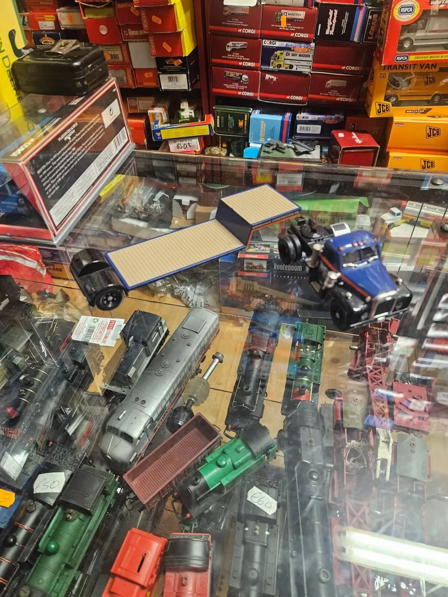 Corgi Mack Truck and Low Loader Trailer - Image 1
