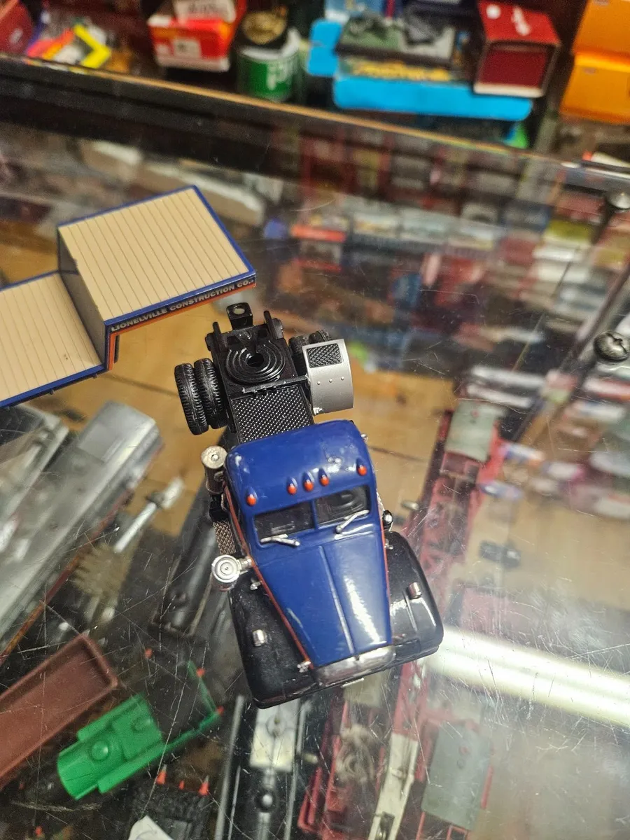 Corgi Mack Truck and Low Loader Trailer - Image 3