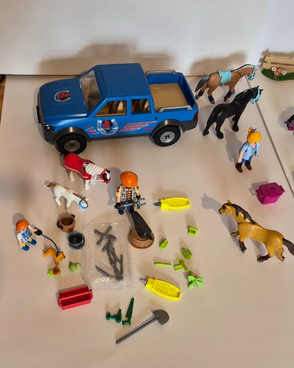 Playmobil Country Riding Stables Mobile Farrier - Image 3