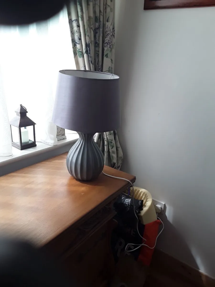 Lovely large table lamp in good working order - Image 1