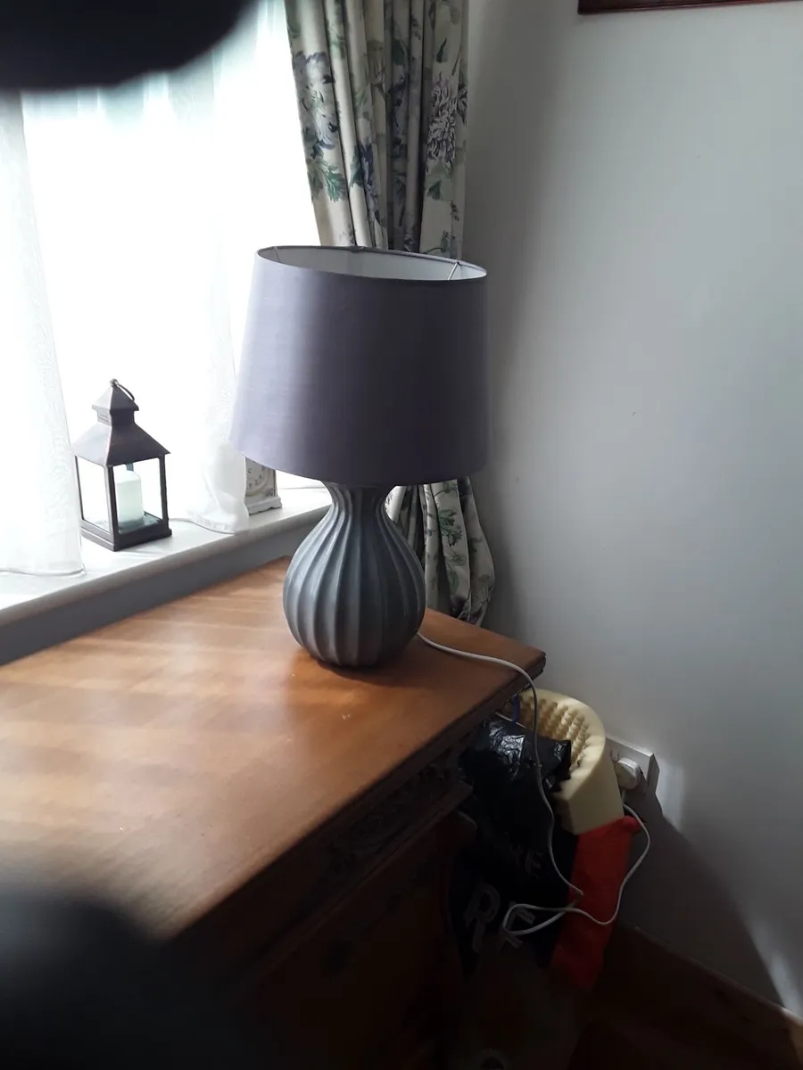 Lovely large table lamp in good working order - Image 2