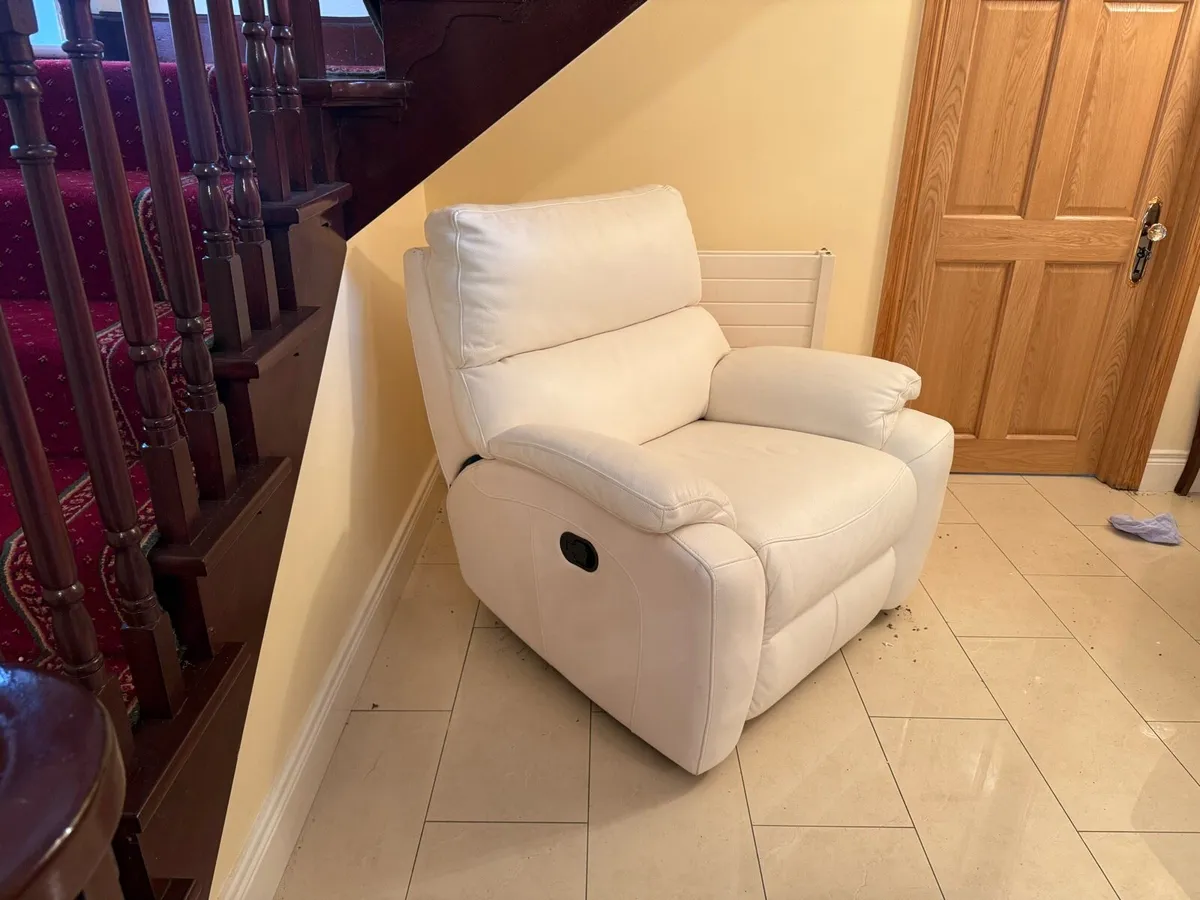 Leather recliner - Image 4