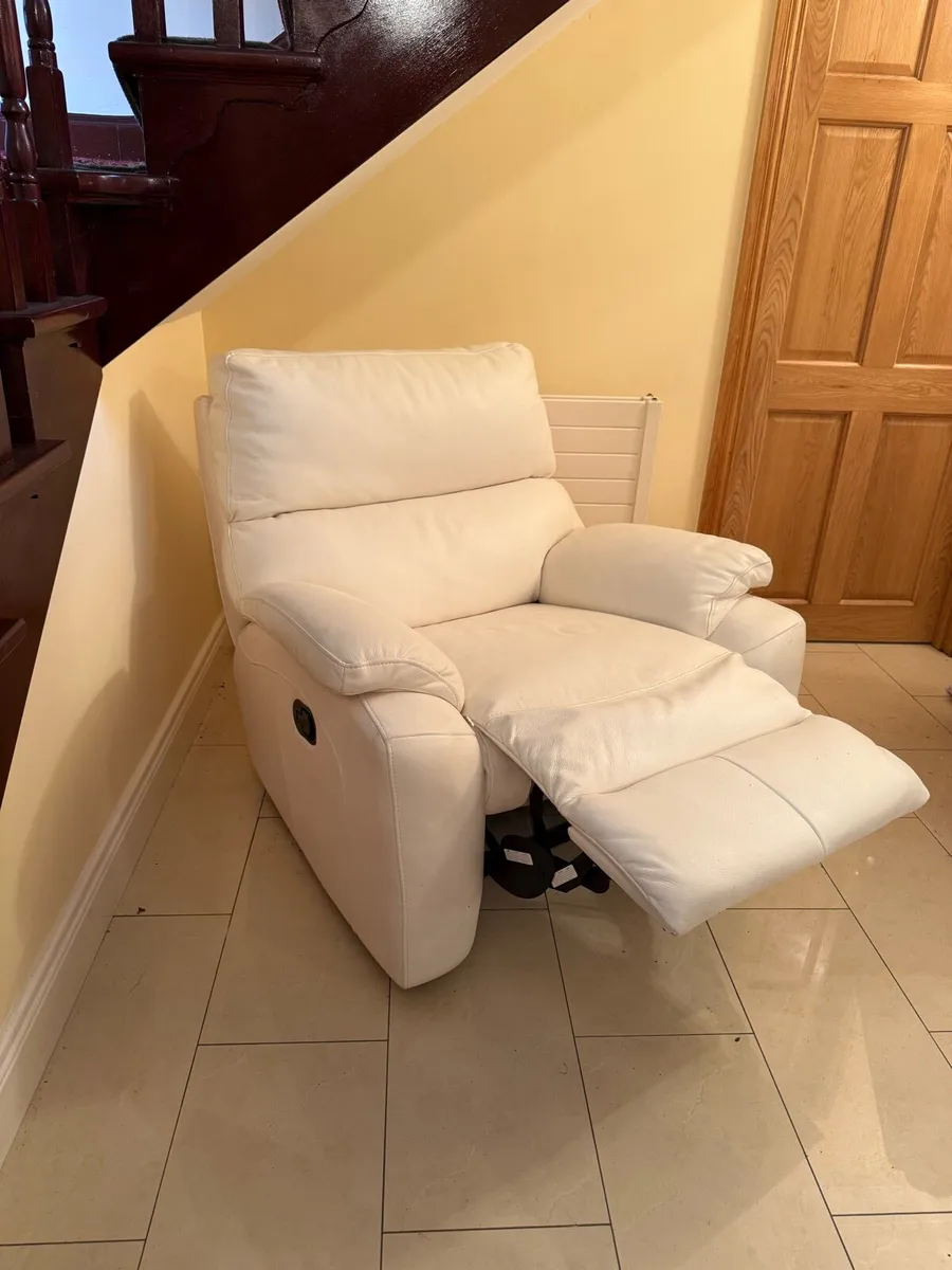 Leather recliner - Image 1