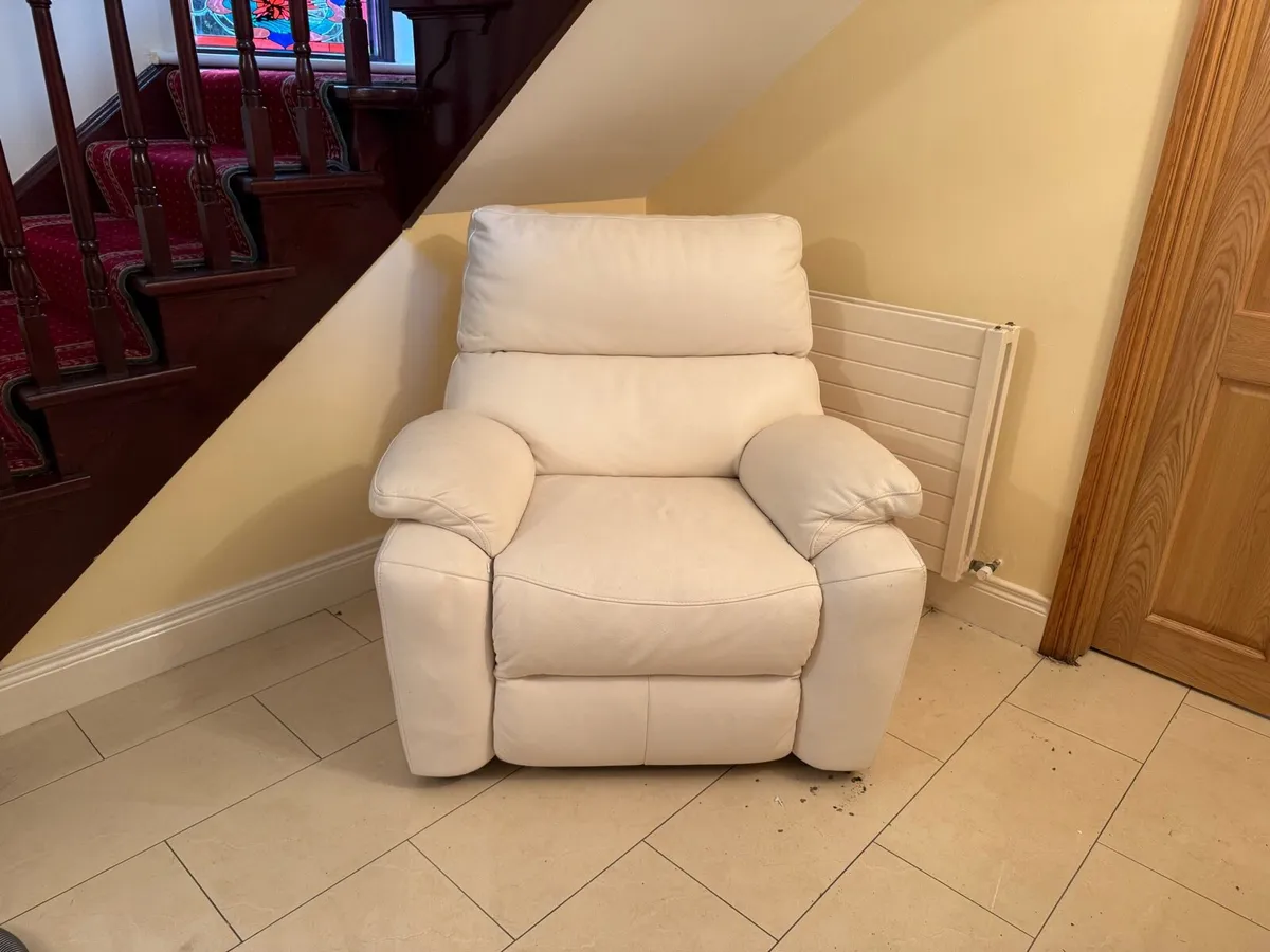 Leather recliner - Image 2