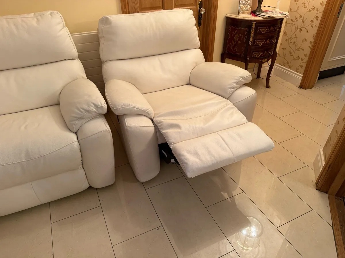 Leather recliner - Image 3
