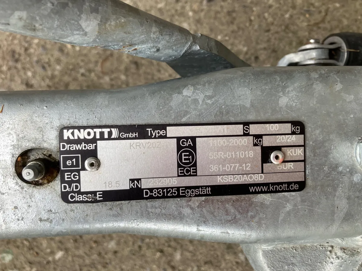 TRAILER HITCH NEARLY NEW USED 1 MONTH - Image 2