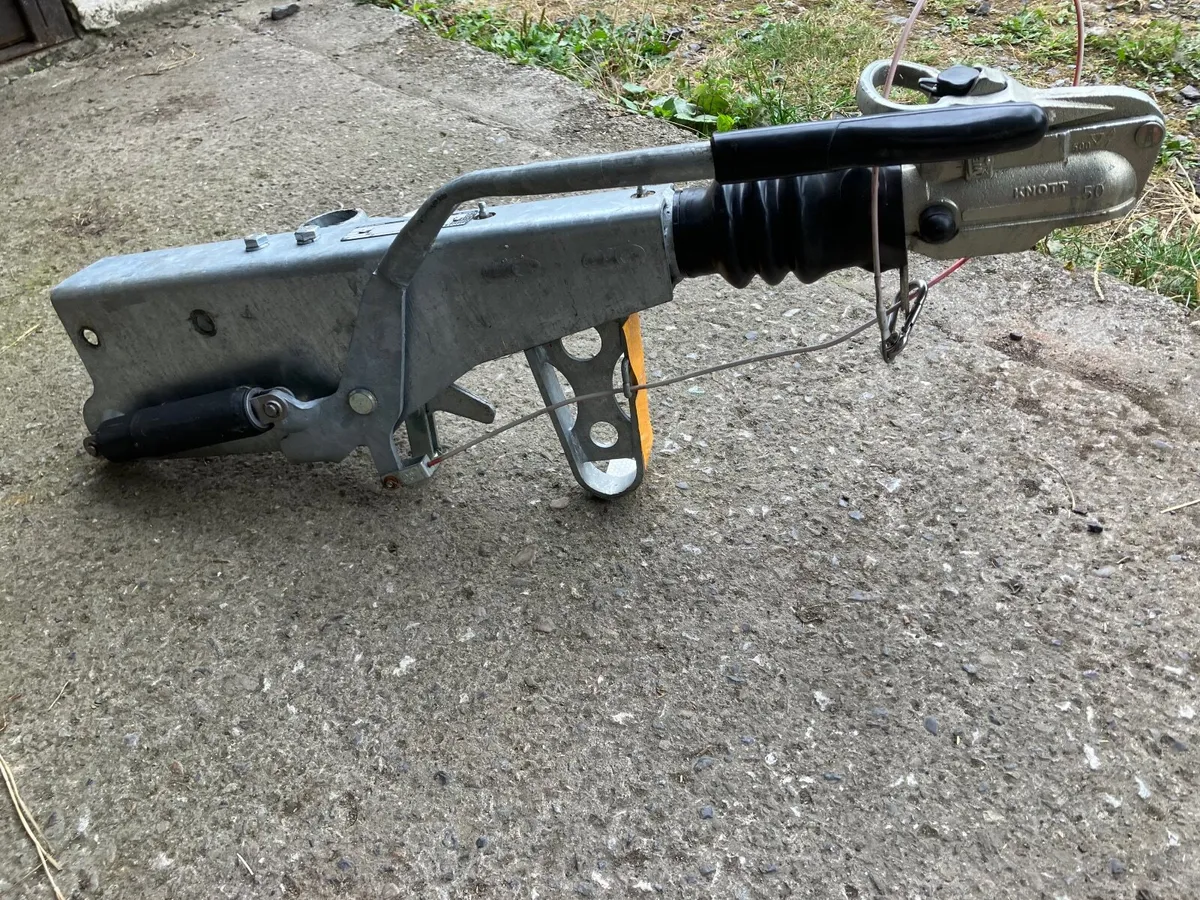 TRAILER HITCH NEARLY NEW USED 1 MONTH - Image 3