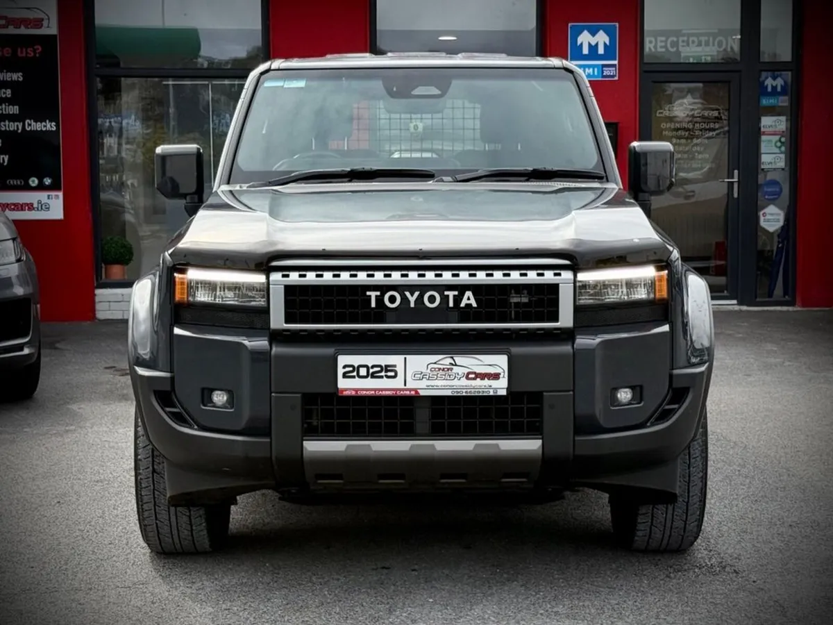 Toyota Land Cruiser LWB AUTO // SAME DAY FINANCE / - Image 2