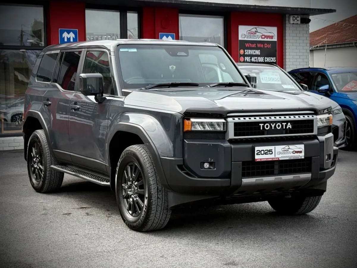 Toyota Land Cruiser LWB AUTO // SAME DAY FINANCE / - Image 3