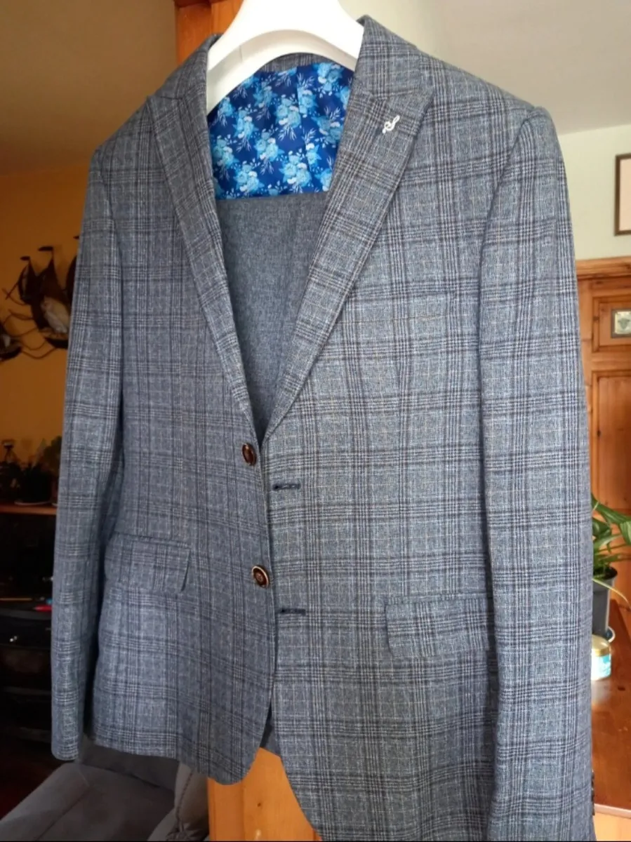 3 piece suit - Image 1