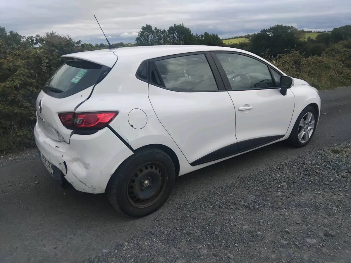 132 Renault Clio - Image 2