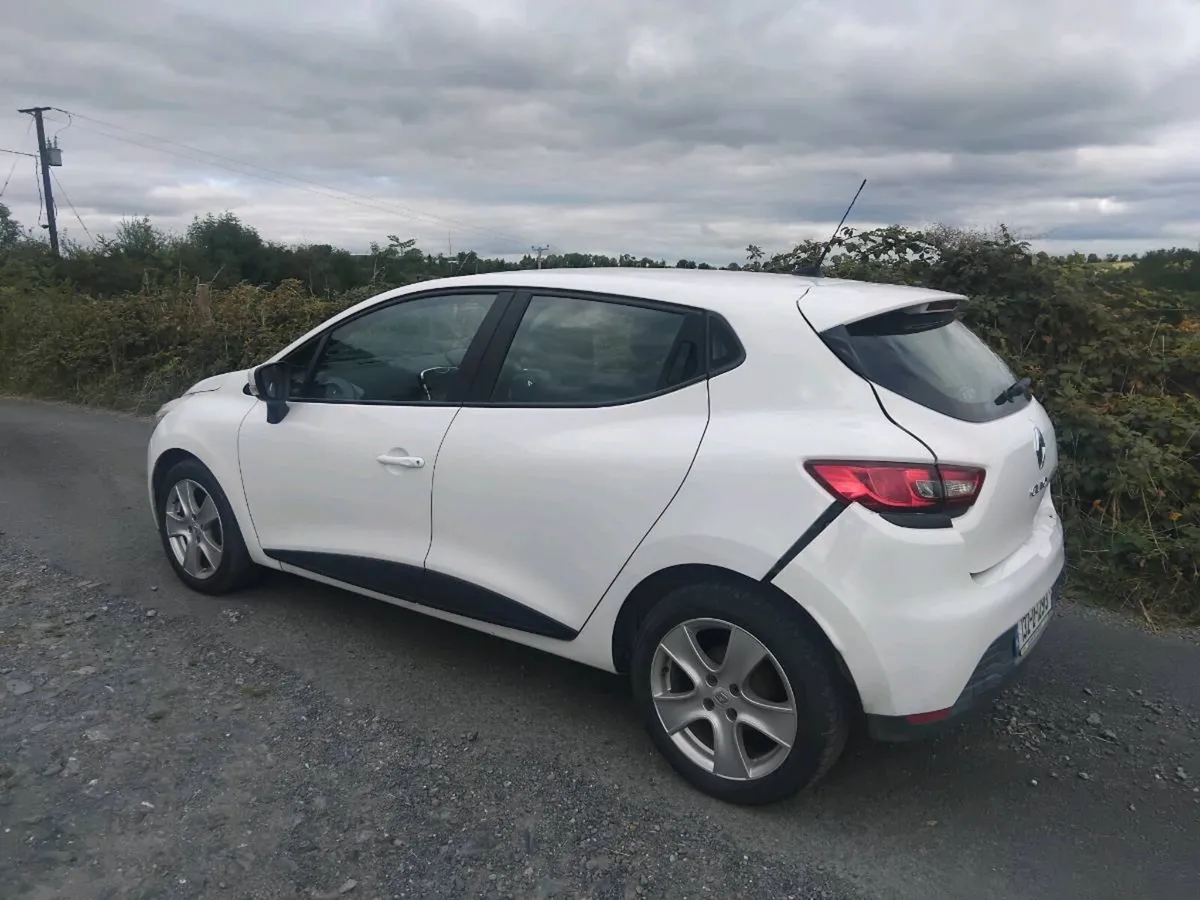 132 Renault Clio - Image 3