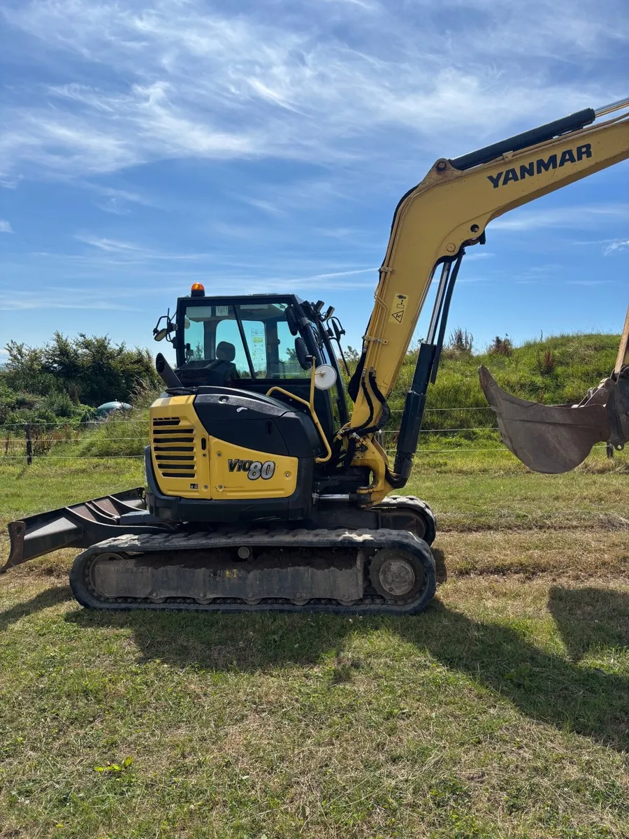 8 ton digger - Image 1