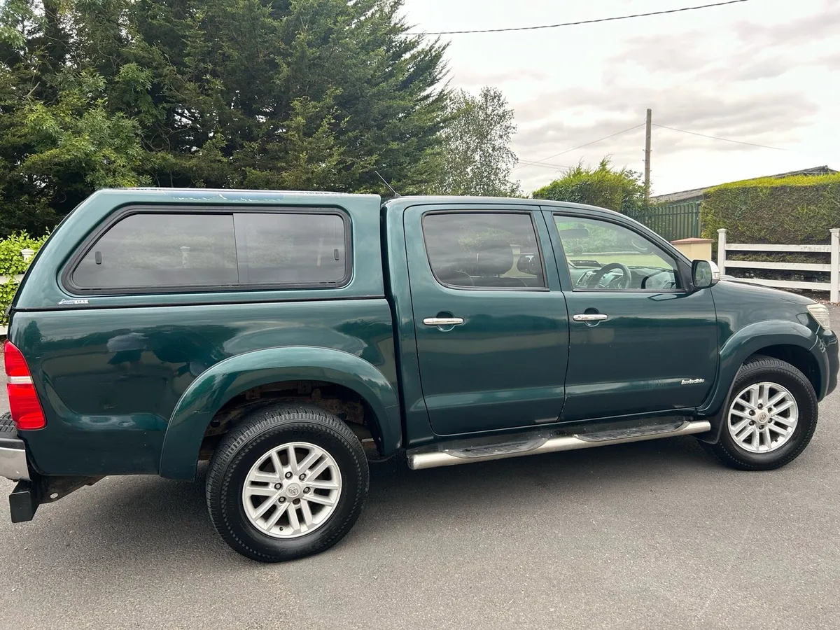 2013 Toyota Hilux invincible - Image 2