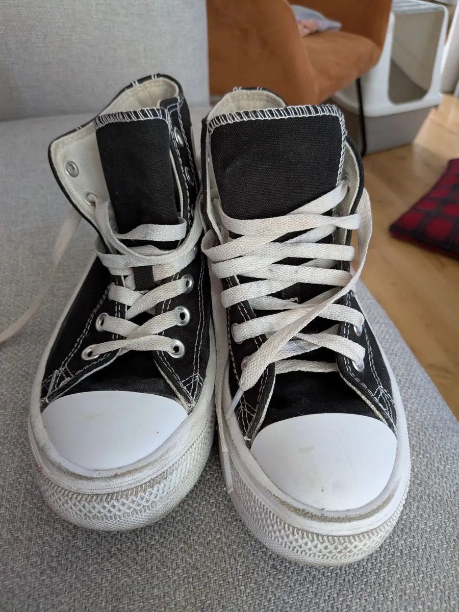 Black Converse, size 5.5 - Image 1