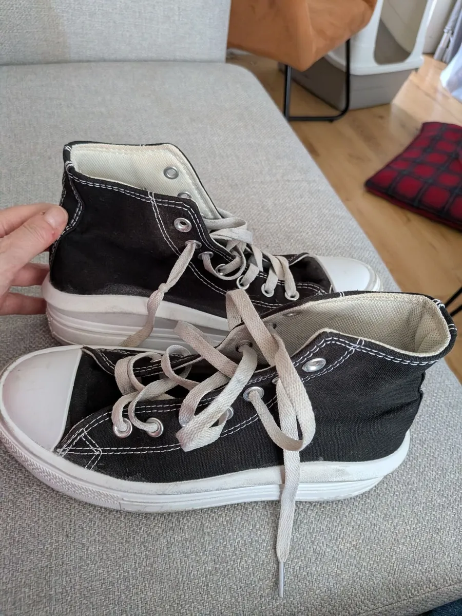 Black Converse, size 5.5 - Image 4