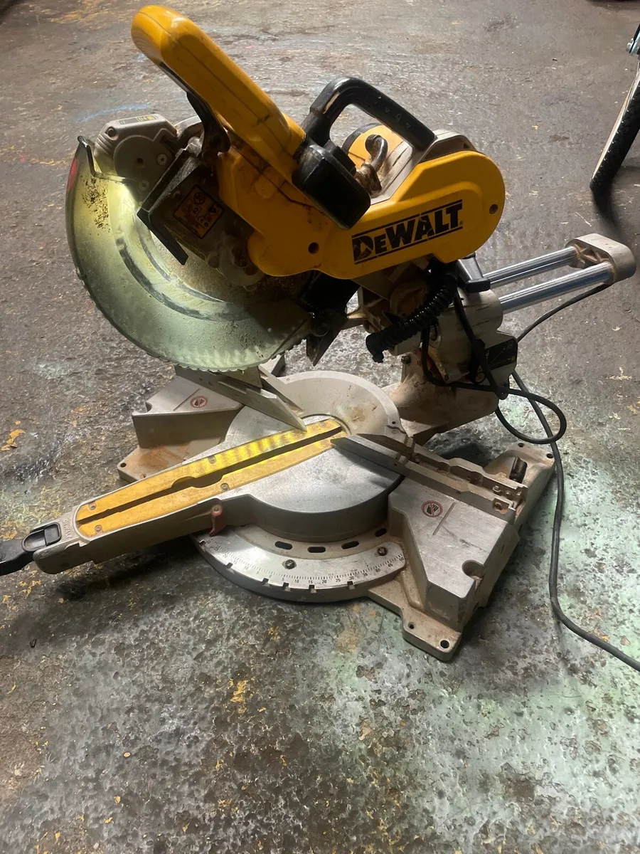 Dewalt Chop Pull Saw - Image 2