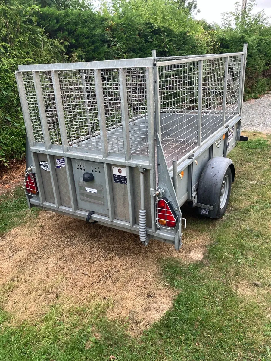 Trailers - Image 4