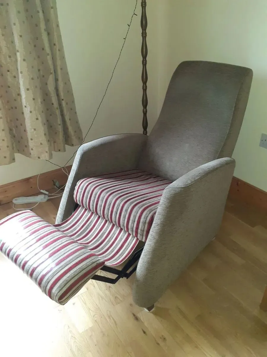 Castlemaine - Single Manual Recliner - Image 1