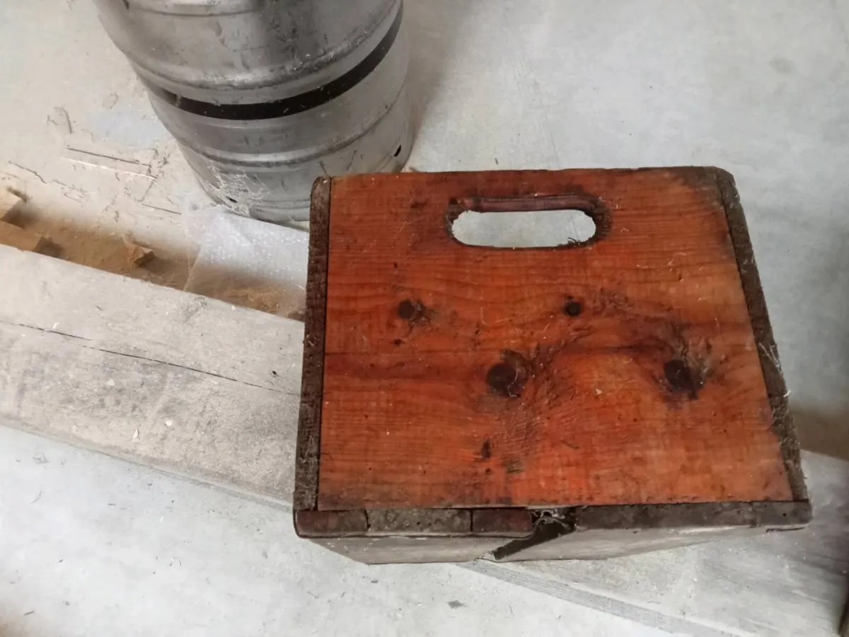 Old smithwicks crate - Image 4