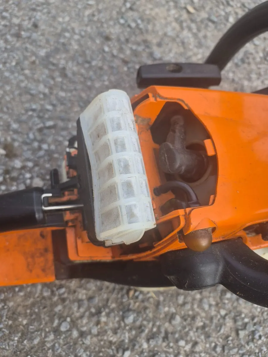Stihl MS250 chainsaw - Image 4
