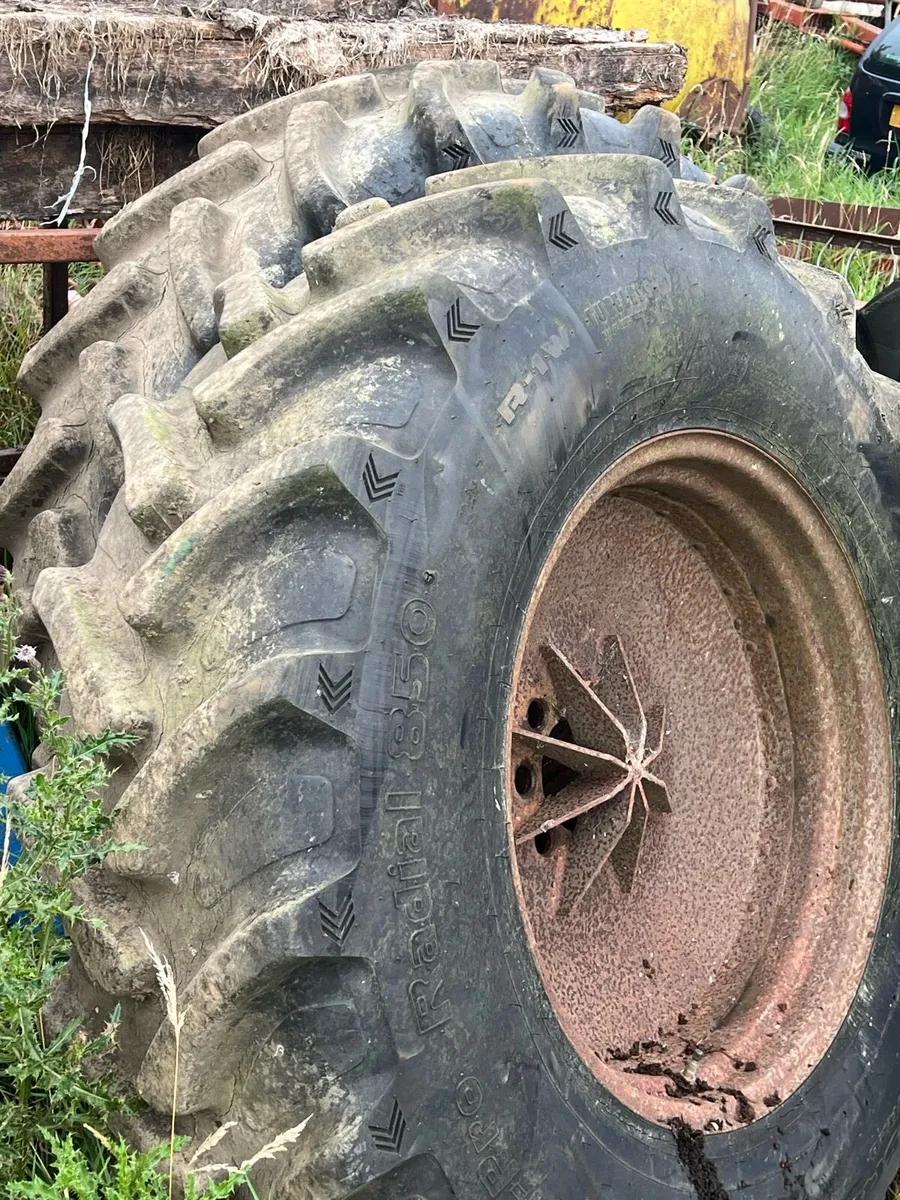 JCB 3c tyres - Image 1