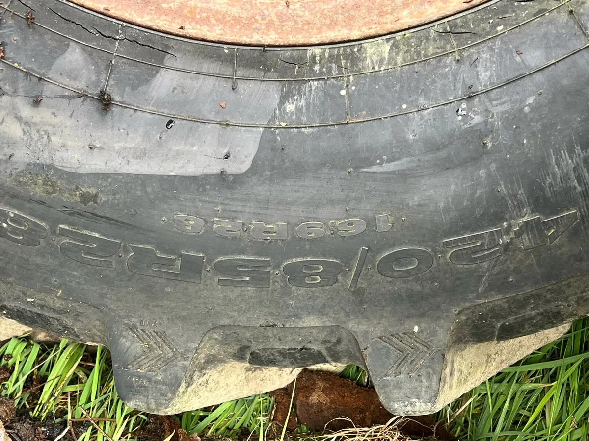 JCB 3c tyres - Image 2