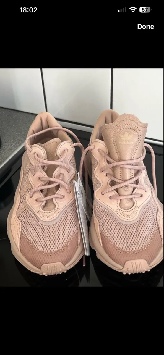 Ladies BNWT adidas trainer uk 7 €70 - Image 4