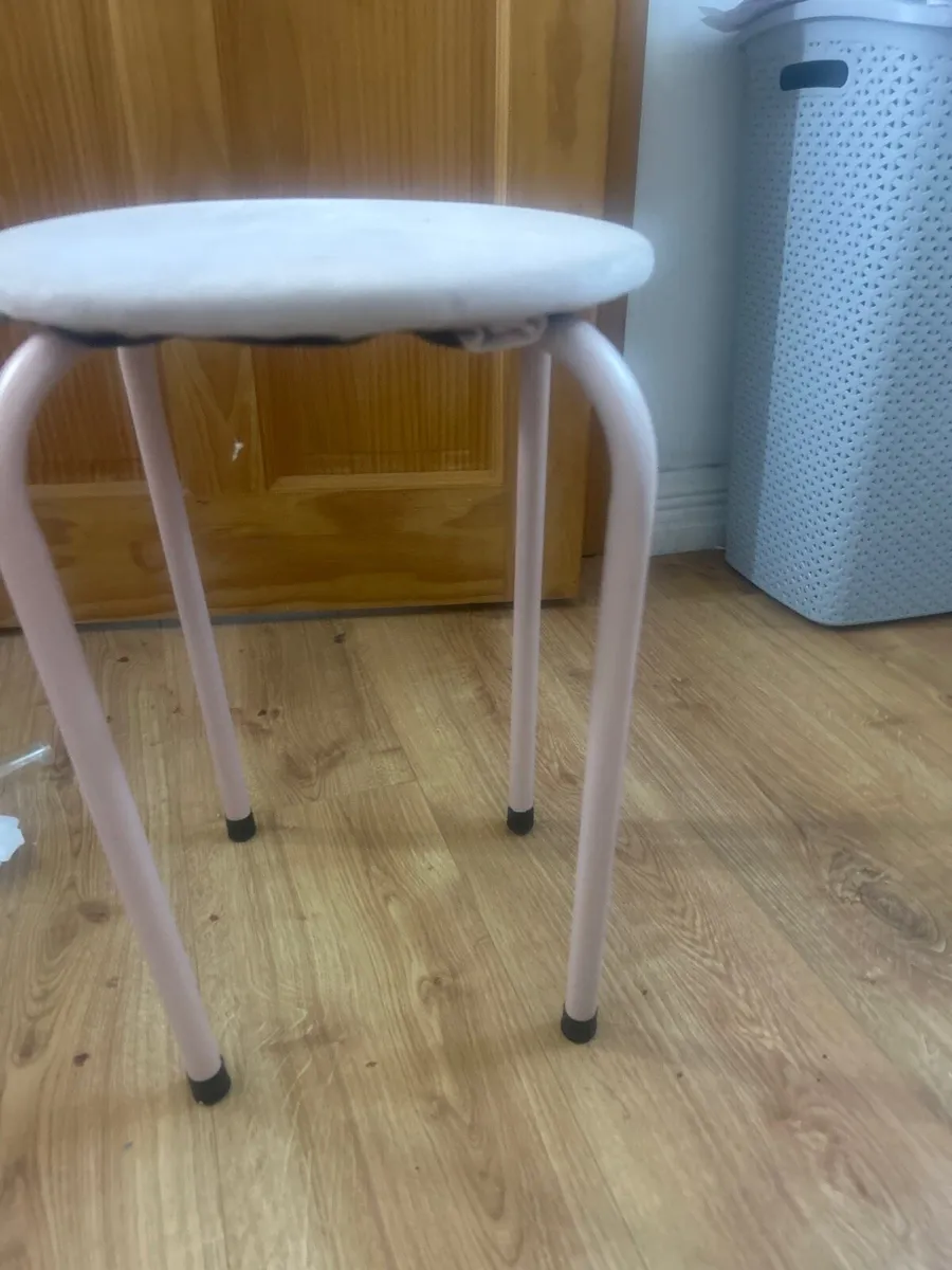 Pink stool - Image 1