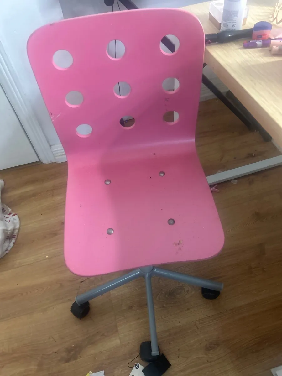 Pink desk chair