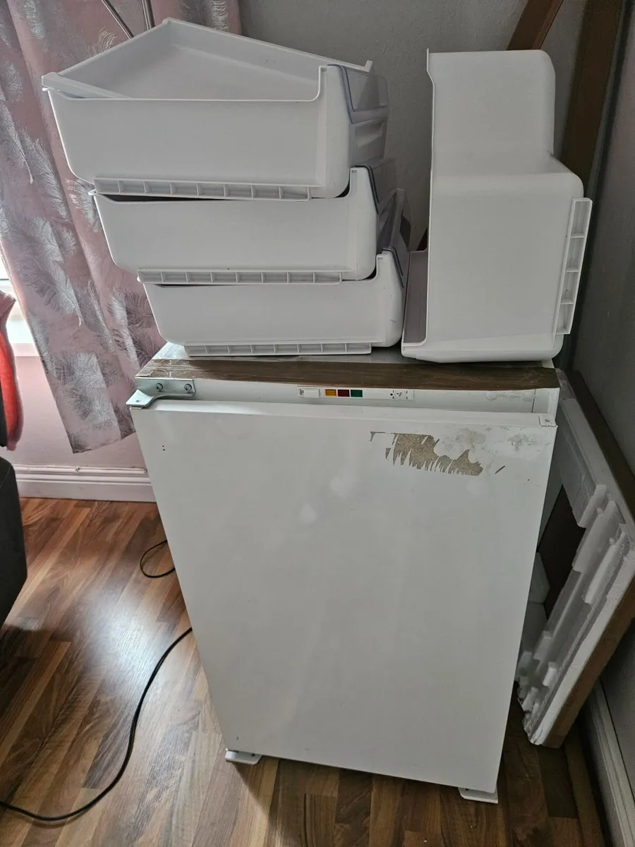 Integrated fridge freezer - Image 3