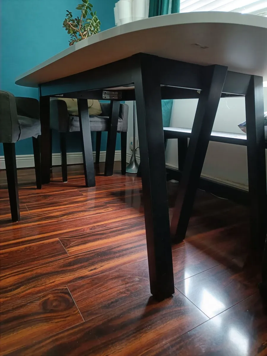 Dining table - Image 2