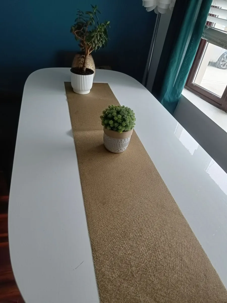 Dining table - Image 4