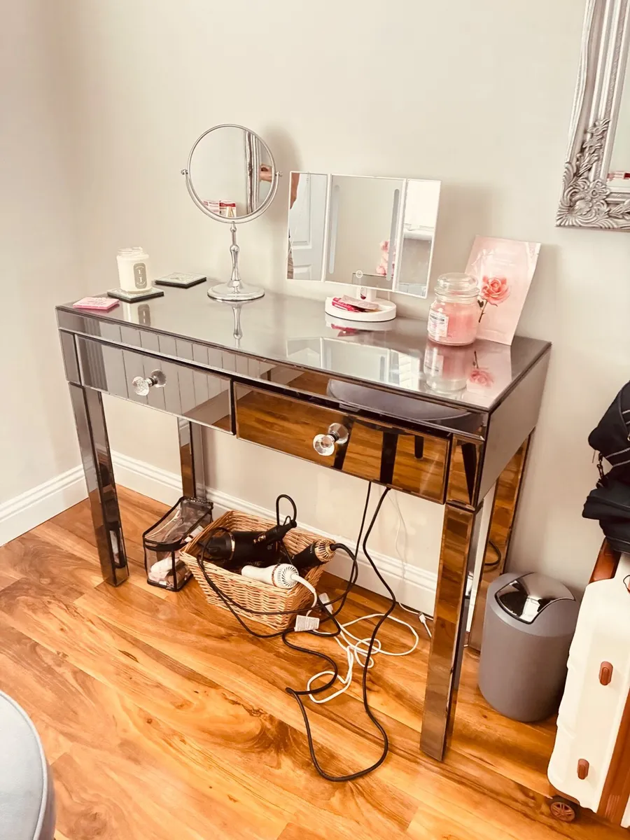 Mirror dressing table - Image 1