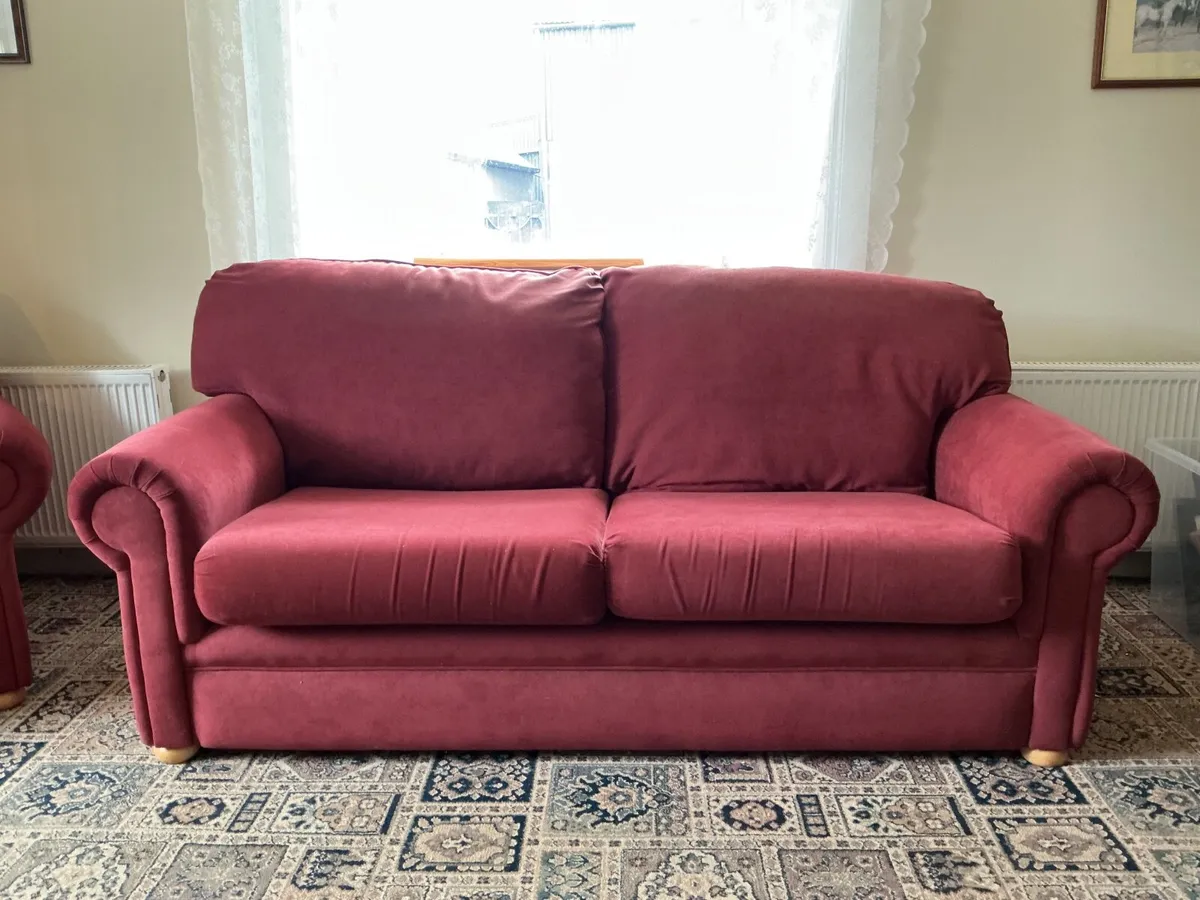 Sofa and two armchairs - Image 1