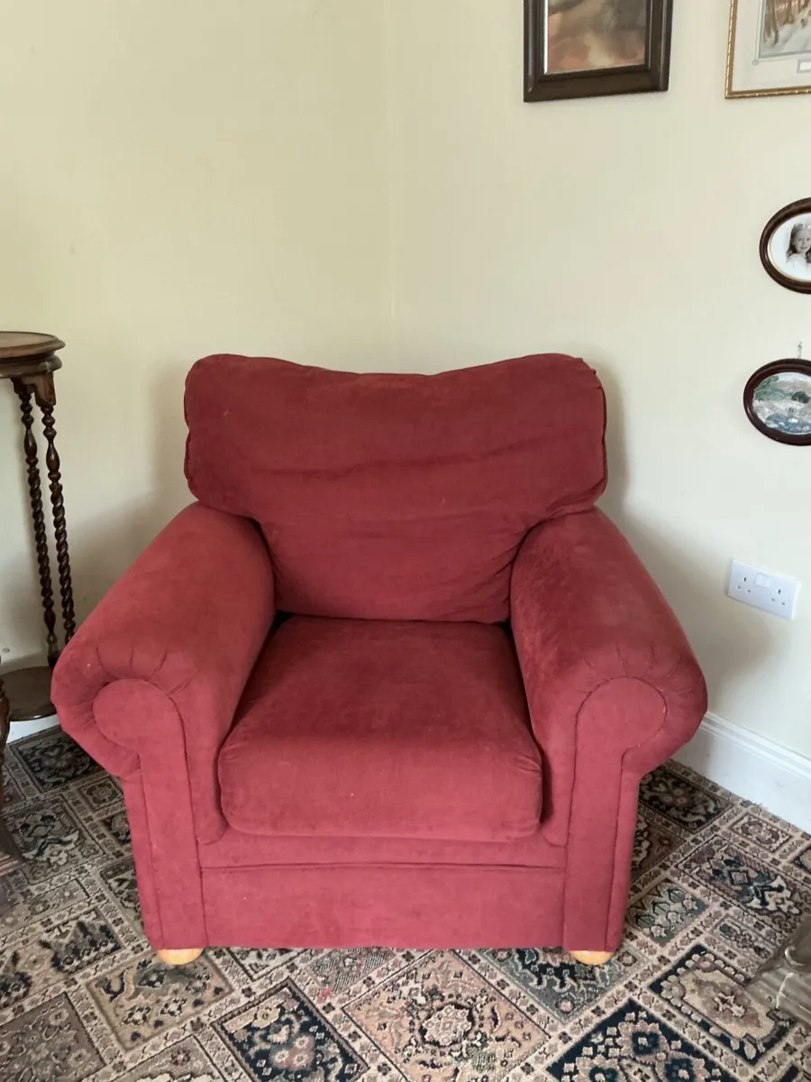 Sofa and two armchairs - Image 2
