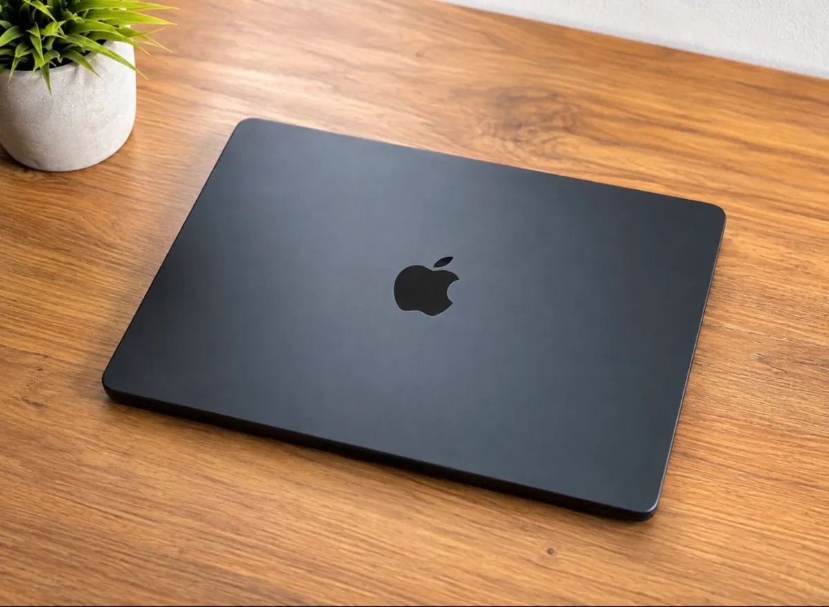 Macbook M2 Air - Image 1