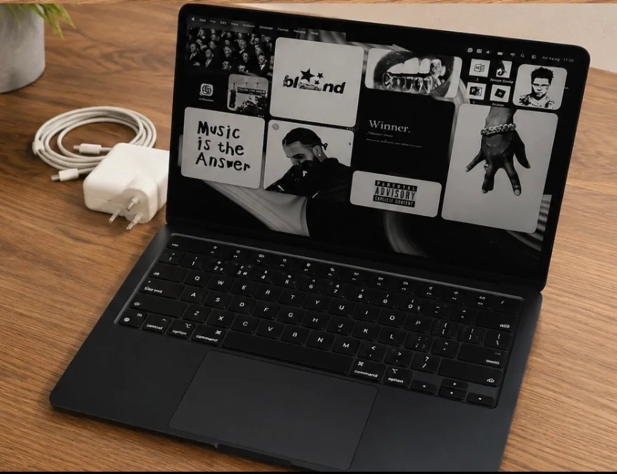 Macbook M2 Air - Image 2