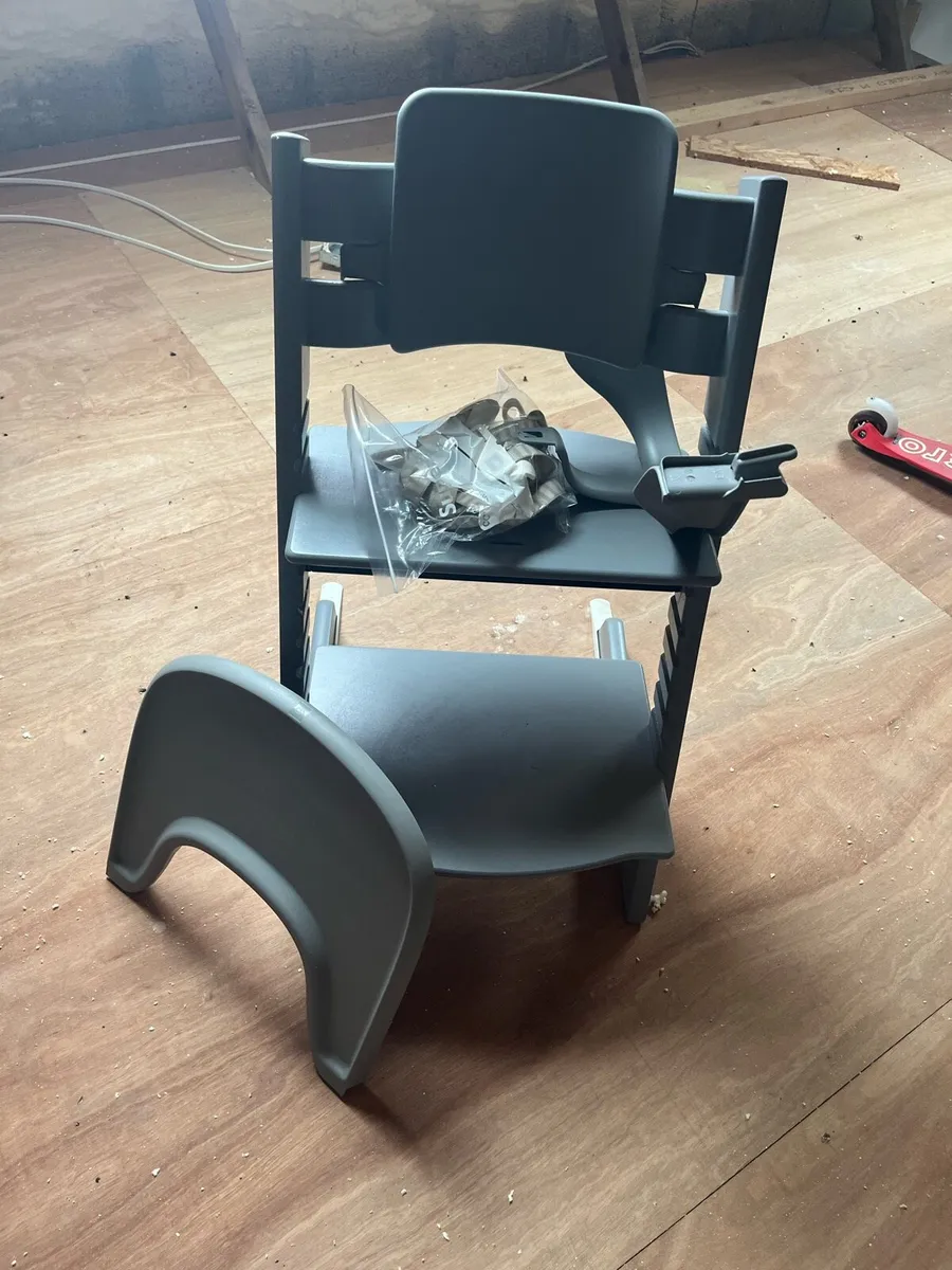Tripp trap with newborn insert and babysit - Image 3