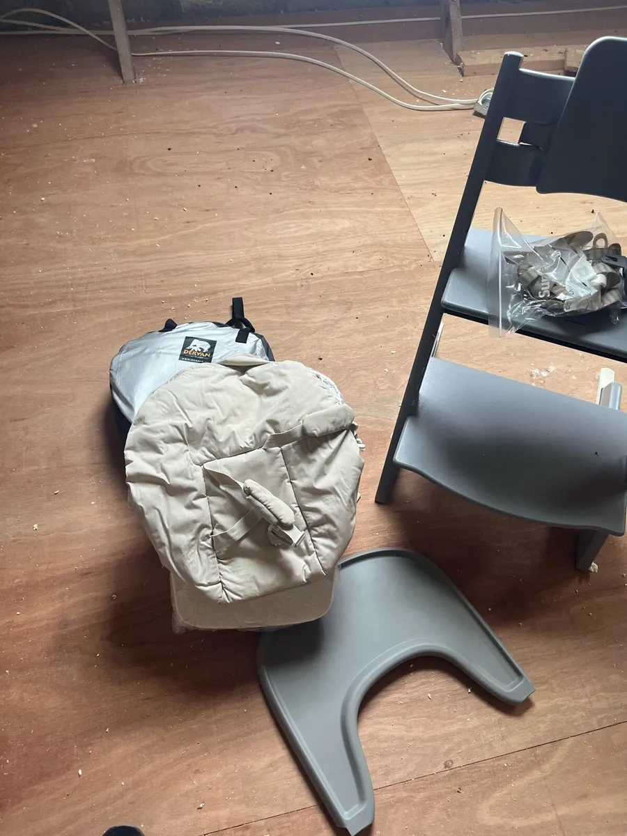 Tripp trap with newborn insert and babysit - Image 1