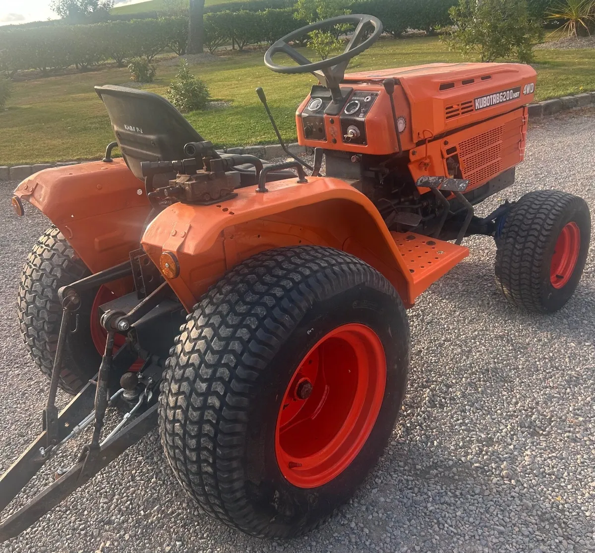 Kubota B6200 HST Tractor - Image 2