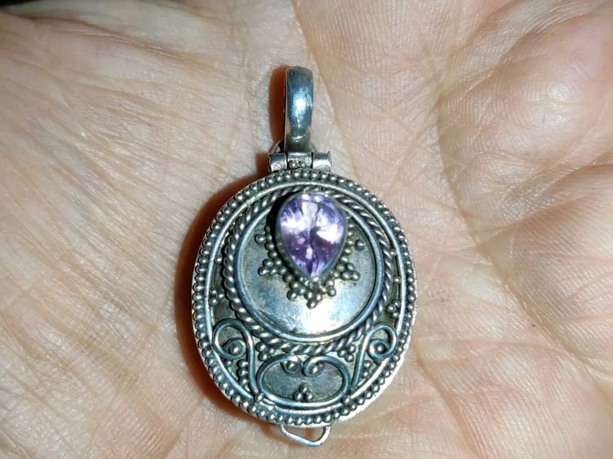 HUGE OVAL AMETHYST, 925 Silver Pill Box Pendant ! - Image 2