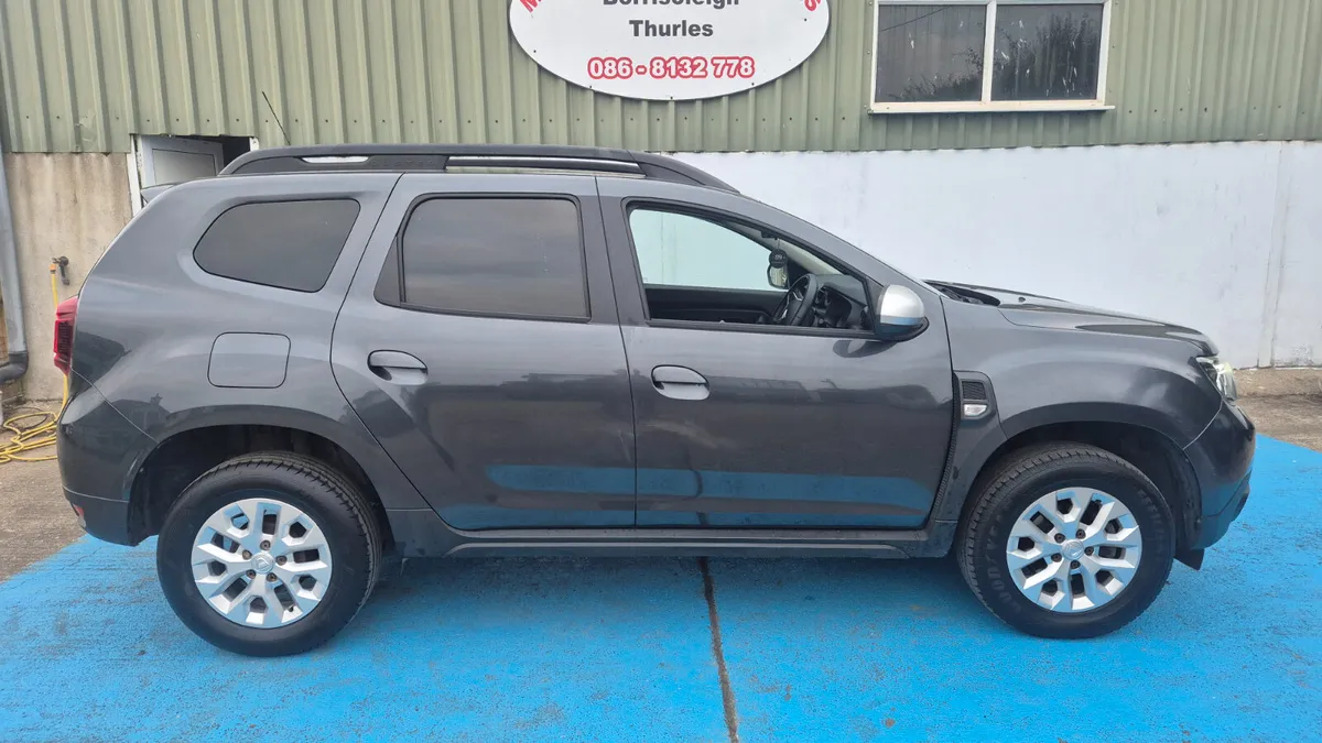 DACIA DUSTER 1.5 DIESEL COMMERCIAL VAN - Image 2
