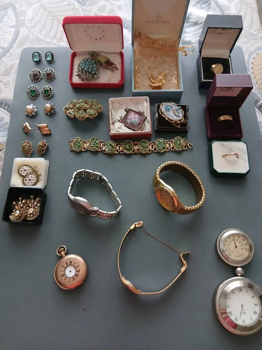 Box of old Jewellery