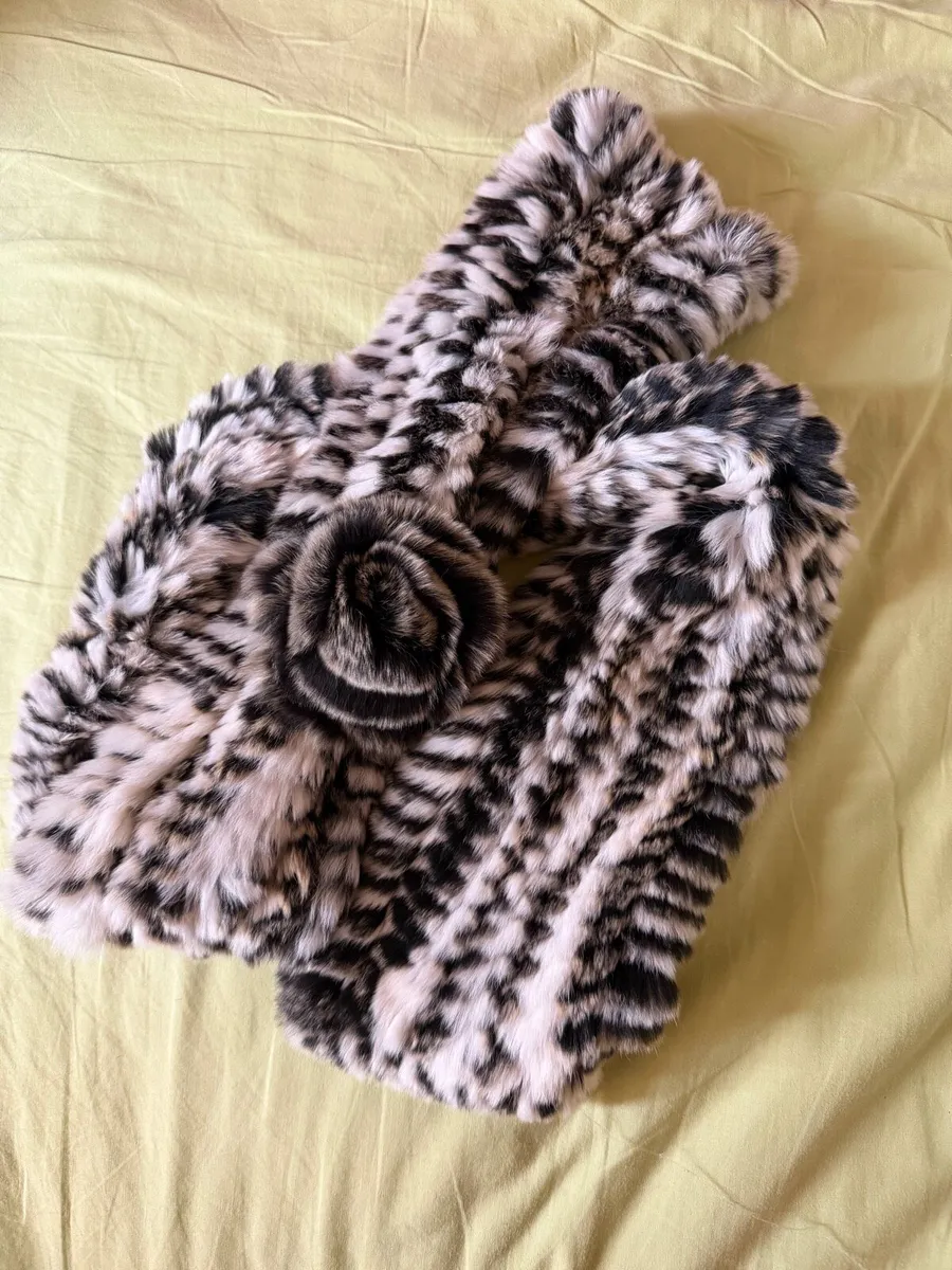 Rex rabbit scarf - Image 1