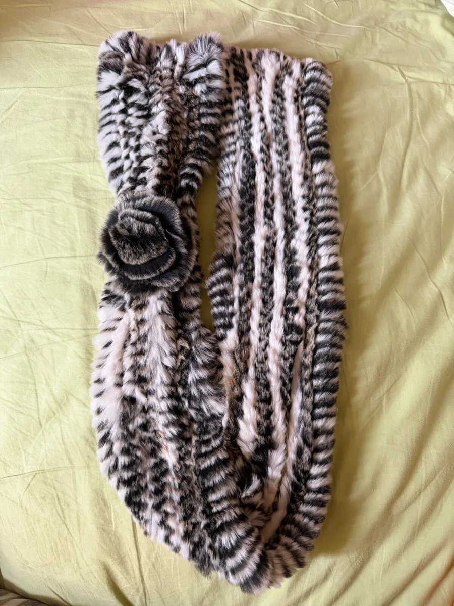 Rex rabbit scarf - Image 2