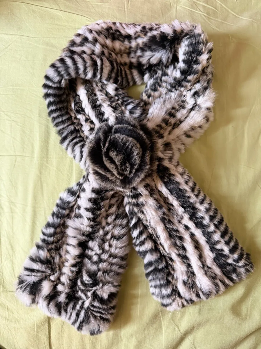 Rex rabbit scarf - Image 4