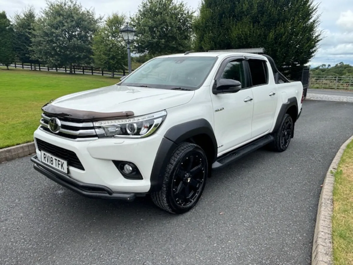 Toyota Hilux 2.4 D-4D Invincible 4WD Euro 6 (s/s) - Image 3