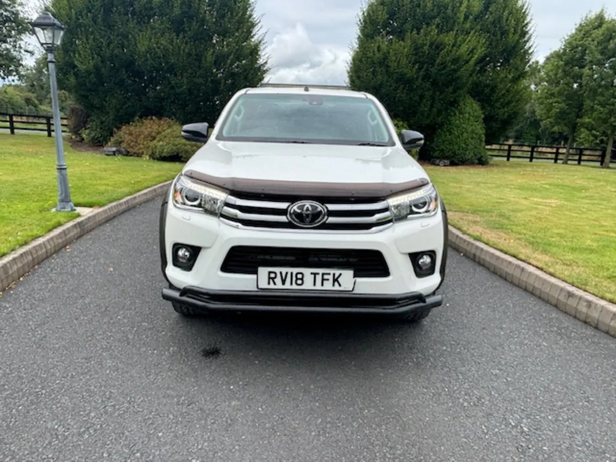 Toyota Hilux 2.4 D-4D Invincible 4WD Euro 6 (s/s) - Image 2
